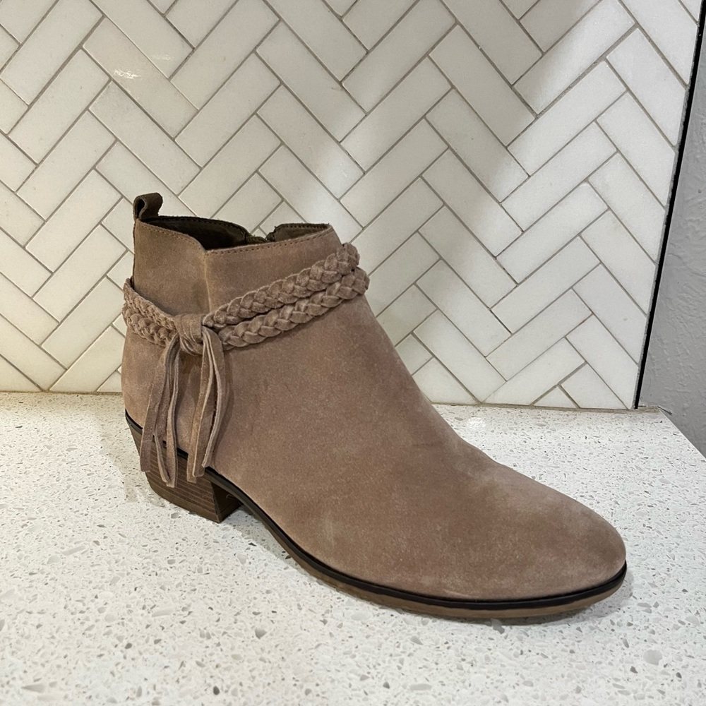 Michael by Michael Shannon Valory Suede Ankle Boots Tan Size 9